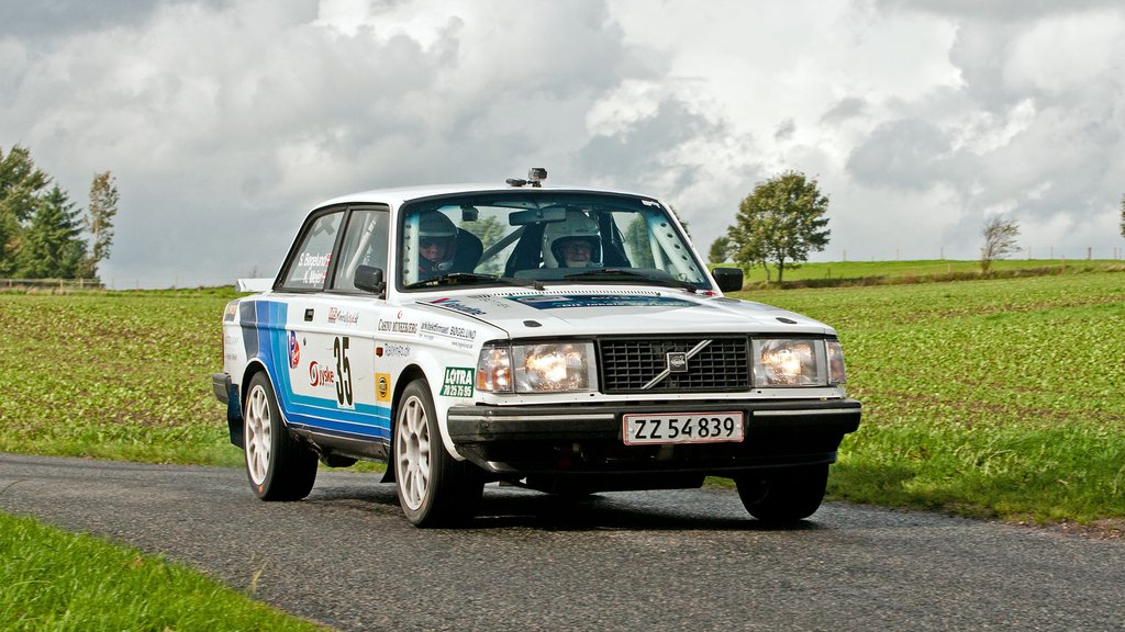 Kurt Mejer og Steen Bøgelund kørte sig til en 3. plads i den historiske klasse i det blandede vejr i Rally Midtjylland i september måned
(Foto: rallypics.dk – Viggo Johansen)